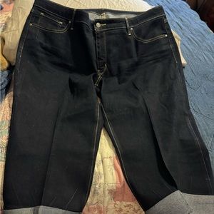 Levi’s women size 24 capris used but in very good condition.